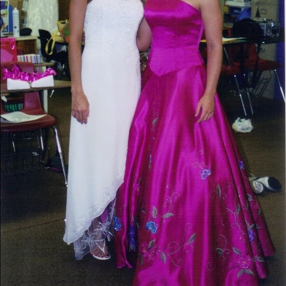 Evening gown - Picture 3 of 3